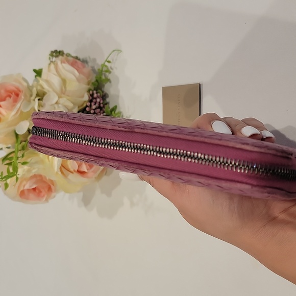 Authentic Bottega Veneta zippy wallet - Picture 5 of 10
